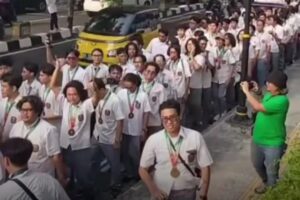 Ritual Perayaan Kelulusan SMA Kolese De Britto Ini Memang Unik!