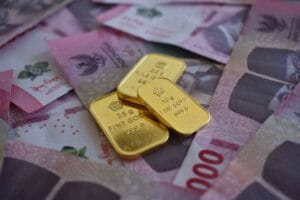 Mengapa Emas Tetap Jadi Pilihan Utama di Tengah Ekonomi yang Tak Pasti?