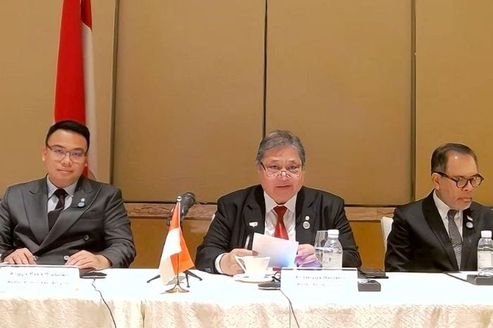 Menteri Koordinator Bidang Perekonomian Airlangga Hartarto menyampaikan keterangan mengenai bergabungnya Indonesia ke WAICO dan pengembangan AI di Shanghai.