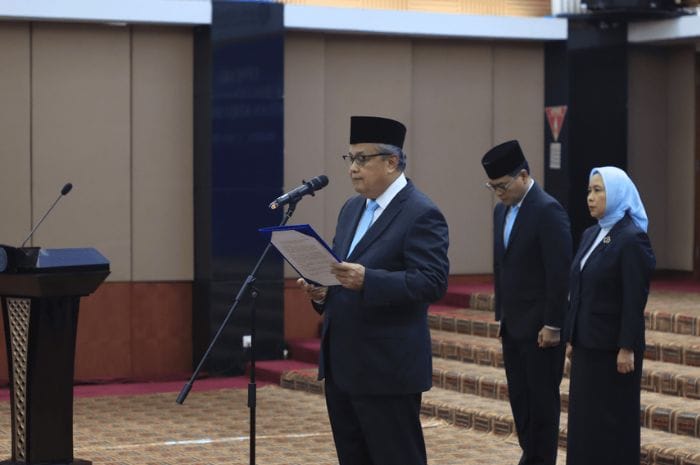 Gubernur Bank Indonesia Perry Warjiyo melantik pejabat baru dalam acara pelantikan di kantor pusat Bank Indonesia.