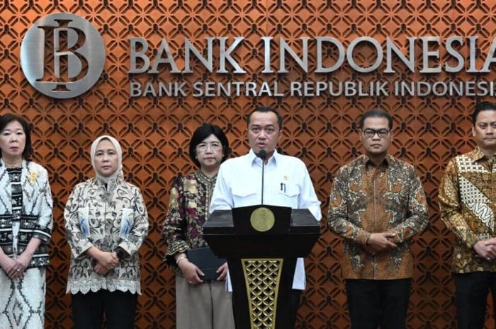 Menteri Sekretaris Negara Prasetyo Hadi menyampaikan pengunduran diri Perry Warjiyo dan penunjukan Destry Damayanti sebagai pejabat Gubernur Bank Indonesia sementara.