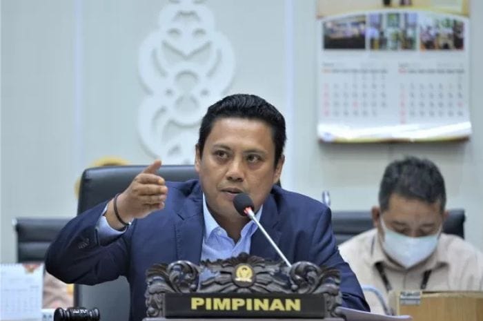 Wakil Ketua Komisi V DPR RI Iwan Darmawan Aras meminta ADCP bertanggung jawab atas proyek LRT City yang mangkrak.