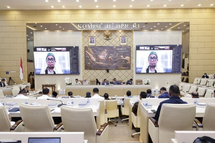 Anggota Komisi II DPR RI Muhammad Khozin saat menyampaikan usulan perbaikan mekanisme Dana Bagi Hasil.