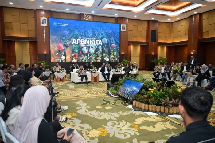 Menteri Keuangan Purbaya Yudhi Sadewa menyampaikan keterangan mengenai pertumbuhan ekonomi Indonesia dalam konferensi pers APBN KiTa di Jakarta.