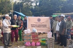 Kemenhaj Salurkan Bantuan Sembako dan Terpal untuk Warga Terdampak Gempa NTT