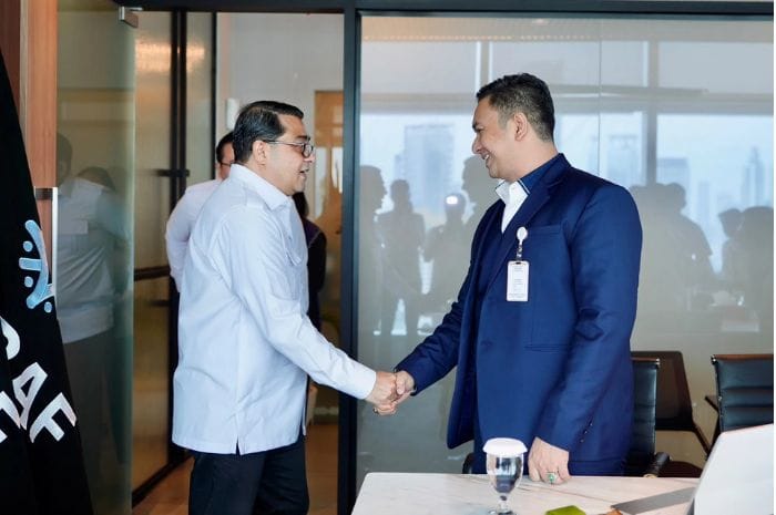 Menteri Ekonomi Kreatif Teuku Riefky Harsya saat membahas penguatan Program Desa Kreatif bersama ABPEDNAS.