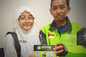 Gojek Salurkan 35.000 Paket Sekolah, Fuad: Anak Saya Senang Sekali, Tasnya Disimpan buat SMP