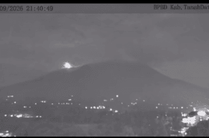 Gunung Marapi Kembali Erupsi, Abu Melanda Agam dan Bukittinggi