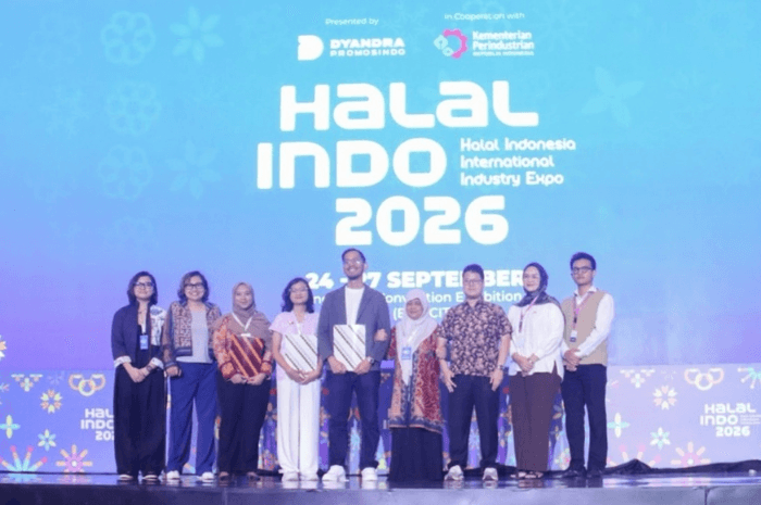 Penandatanganan kerja sama pengembangan industri halal dalam rangkaian Halal Indo 2026.
