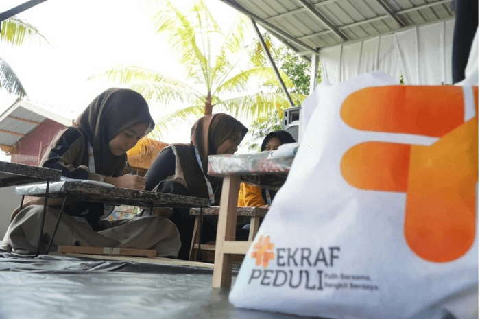 Anak-anak Aceh Tamiang mengikuti program seni rupa Kemenekraf untuk pemulihan psikososial