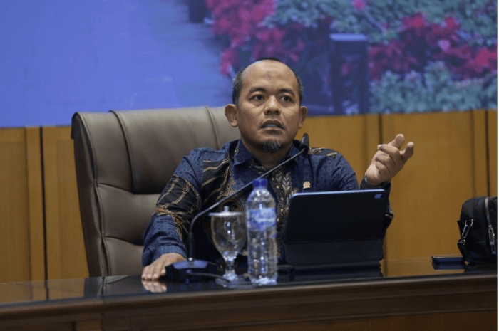 Anggota Komisi IV DPR RI Riyono dalam diskusi tentang penegakan hukum karhutla di Gedung Nusantara Senayan