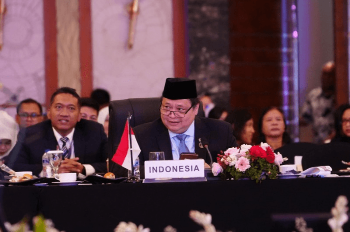 Menko Airlangga Hartarto memimpin Pertemuan Tingkat Menteri IMT-GT ke-32 di Medan