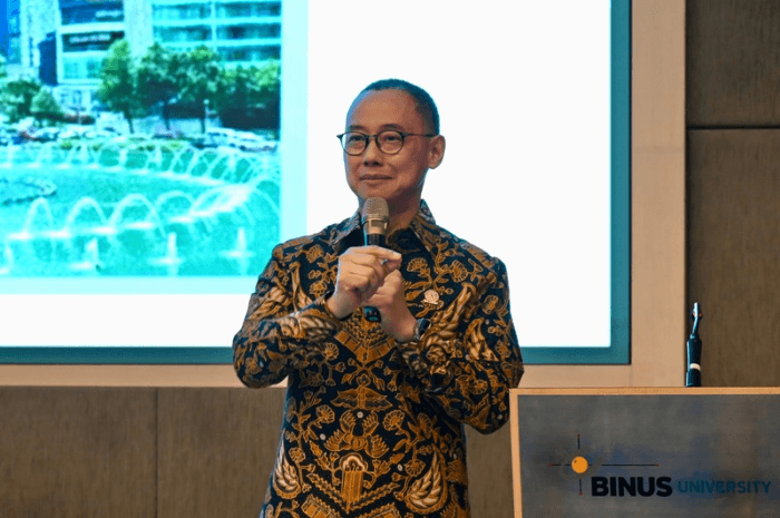 Eddy Soeparno menyampaikan materi tentang transisi energi dan perubahan iklim di Tangerang