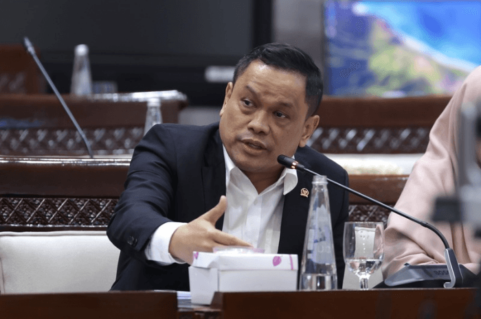 Anggota Komisi XI DPR RI Charles Meikyansah dalam RDPU bersama BWI dan DSI di Gedung Nusantara I Jakarta