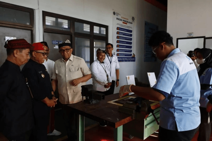 Wamenaker Afriansyah Noor saat membuka pelatihan vokasi dan program magang ke Jepang di Banyuwangi