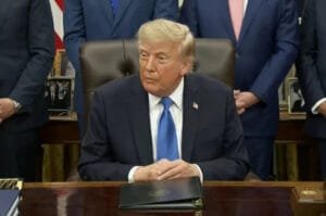 Trump Ancam Serang Iran Lagi, Korban Tewas Capai 18 Orang
