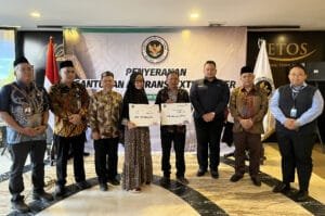 Dua Ahli Waris Jemaah Haji Embarkasi Solo Terima Santunan Extra Cover Rp135 Juta