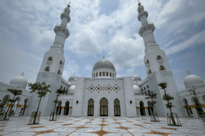 Masjid Raya Sheikh Zayed Jadi Destinasi Favorit Jemaah Haul Solo 2026