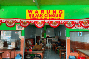 Rujak Cingur Hj. Simpen, Warung Legendaris Sidoarjo yang Eksis Sejak 1971