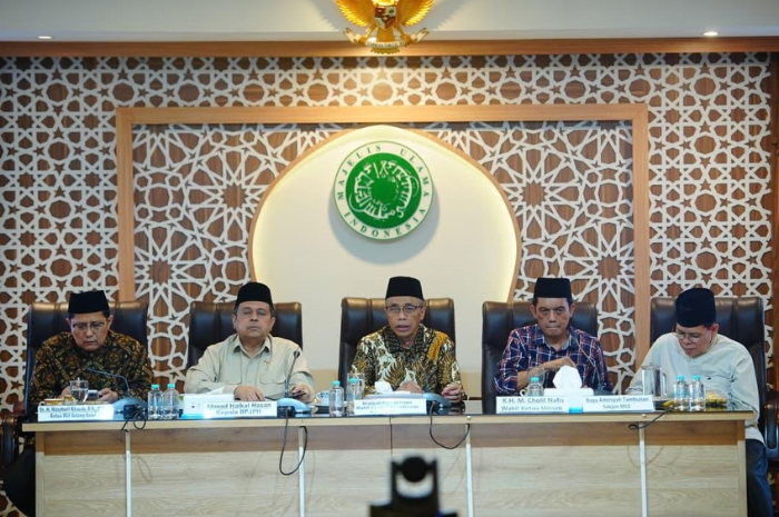 Informasi implementasi wajib halal mulai 18 Oktober 2026 dan persiapan aturan teknis pemerintah.