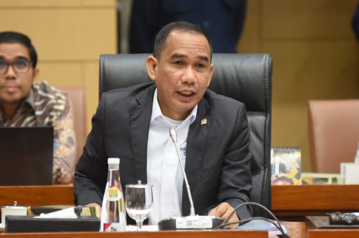 Anggota Komisi III DPR RI Rudianto Lallo yang mendukung langkah Kapolri meminta MUI mengkaji fatwa terkait penggunaan vape