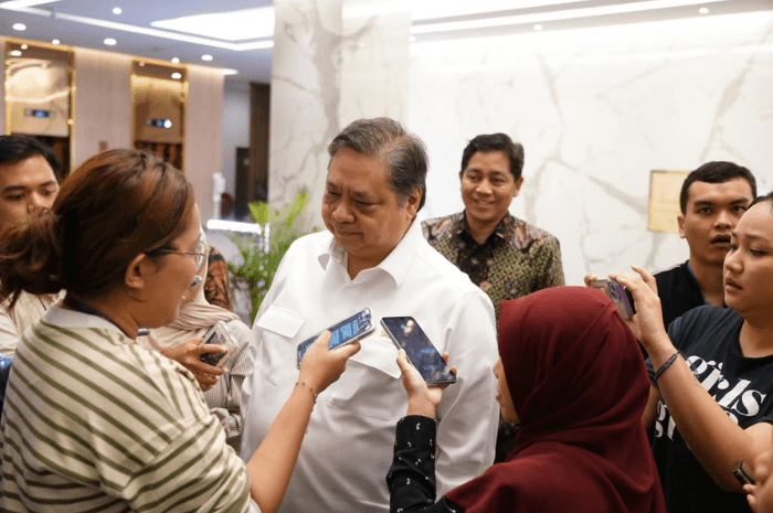 Data indikator ekonomi Indonesia menunjukkan inflasi, surplus perdagangan, dan ekspansi manufaktur