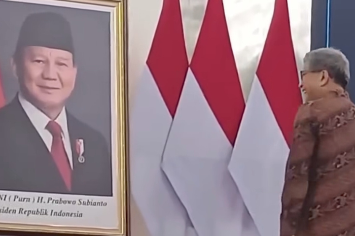program Makan Bergizi Gratis dan persoalan kesejahteraan guru dalam kebijakan pendidikan Indonesia.