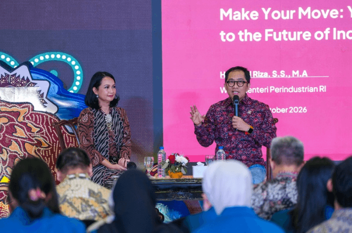 Wamenperin Faisol Riza mendorong kreativitas generasi muda dalam industri batik