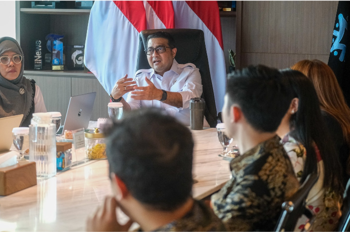 Teuku Riefky Harsya menerima audiensi komunitas The Founders di Jakarta