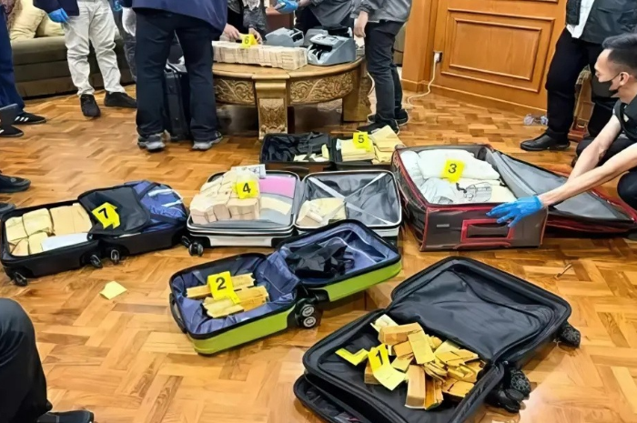 Febrie Adriansyah saat membacakan nota keberatan dalam sidang perkara dugaan pemerasan dan TPPU.
