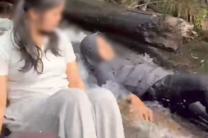 kondisi Air Terjun Robo atau proses evakuasi korban oleh tim SAR gabungan.