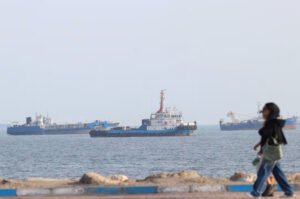 Iran Ancam Tutup Selat Hormuz bagi Kapal yang Langgar Pembatasan