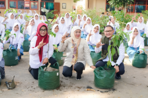 Cegah Putus Sekolah, Jatim Beri Bantuan untuk Siswa SMA/SMK Kelas X-XII