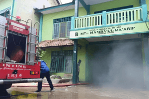 Gudang Ponpes Mamba’ul Ma’arif Denanyar Jombang Terbakar